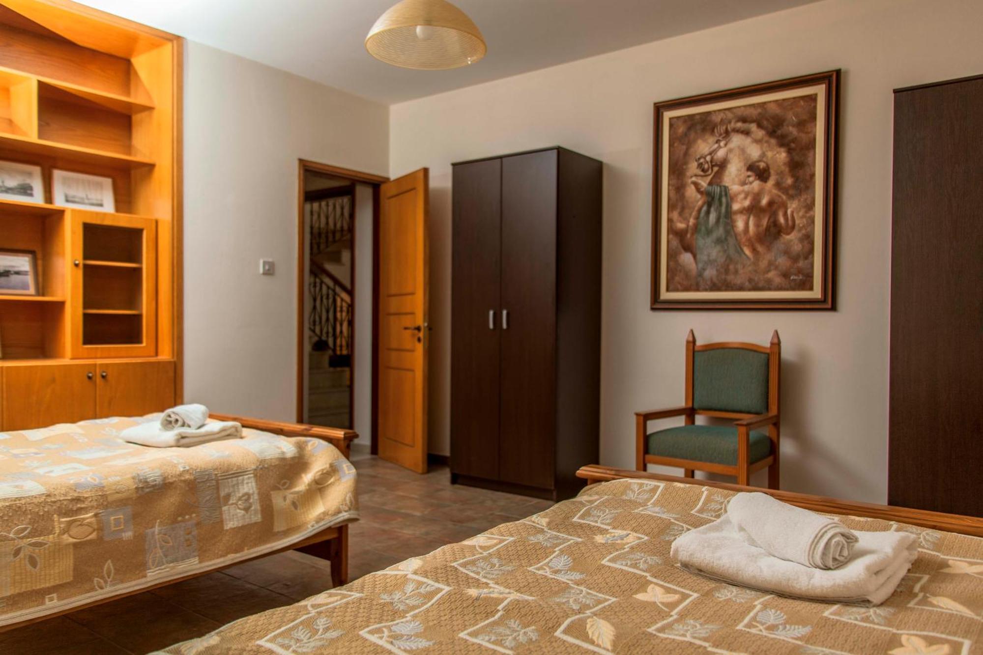 6 Bdr Villa With Tennis Court Paphos 外观 照片