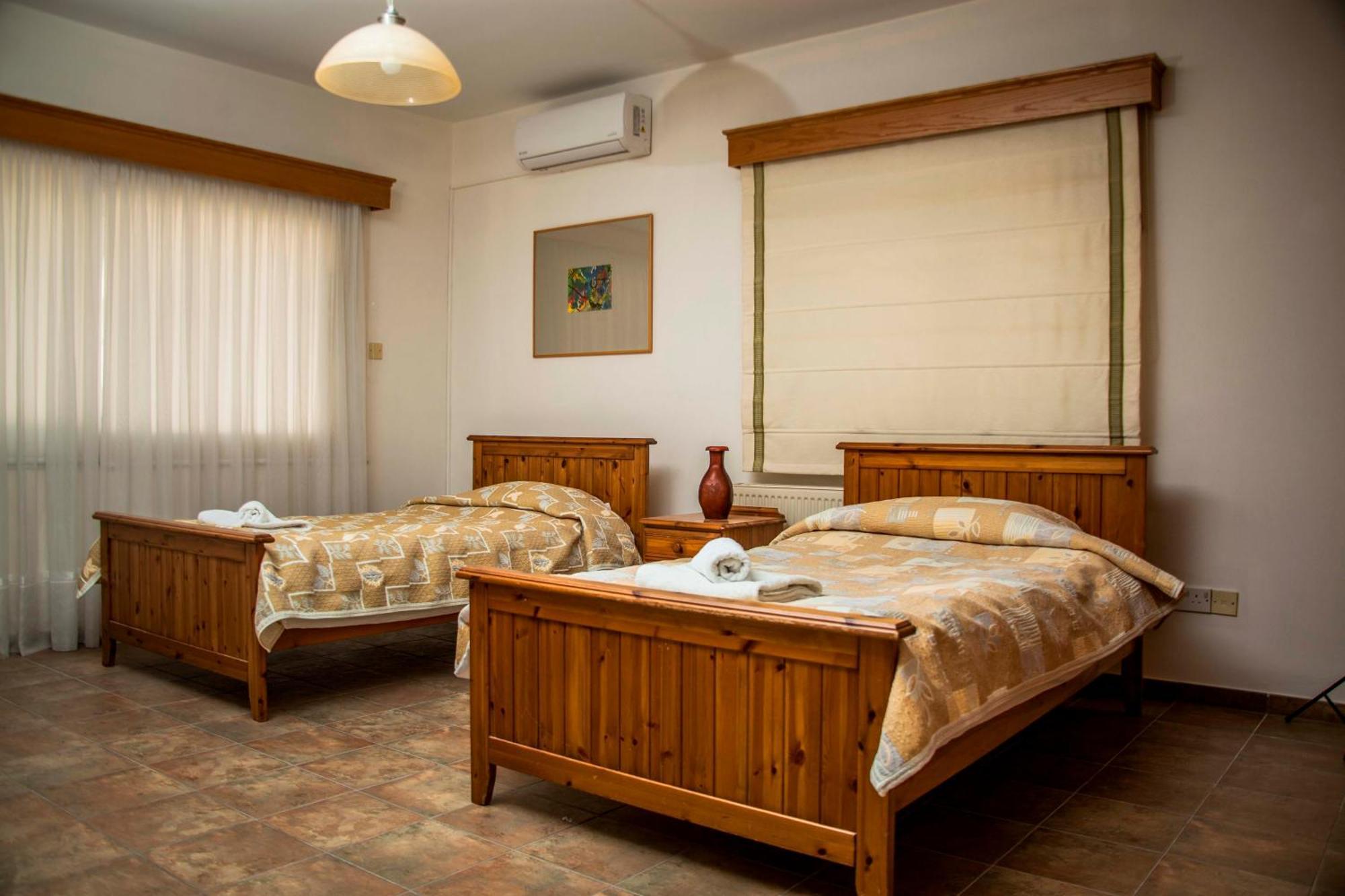 6 Bdr Villa With Tennis Court Paphos 外观 照片