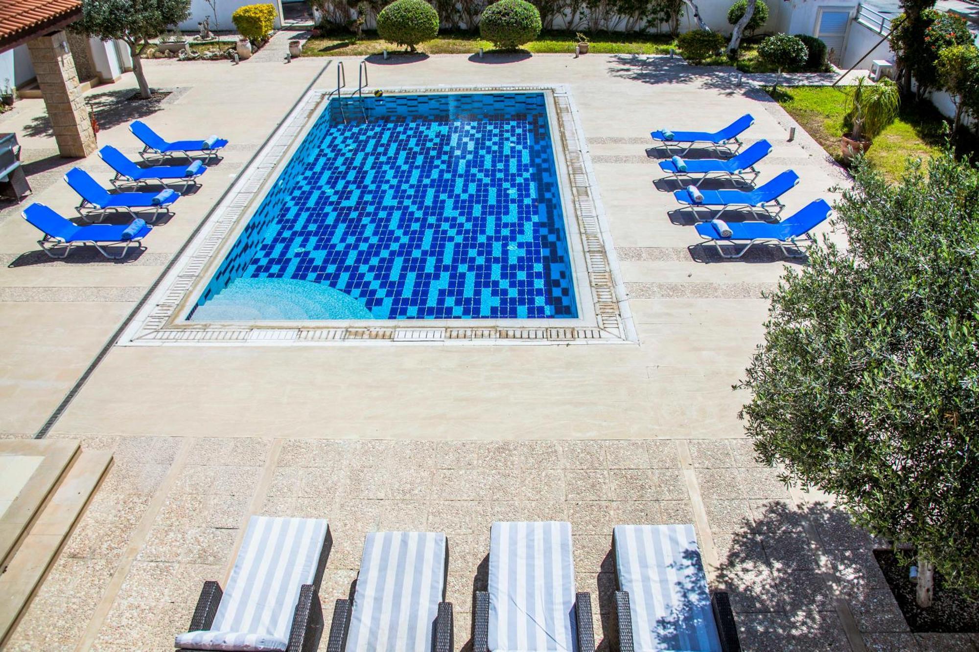 6 Bdr Villa With Tennis Court Paphos 外观 照片