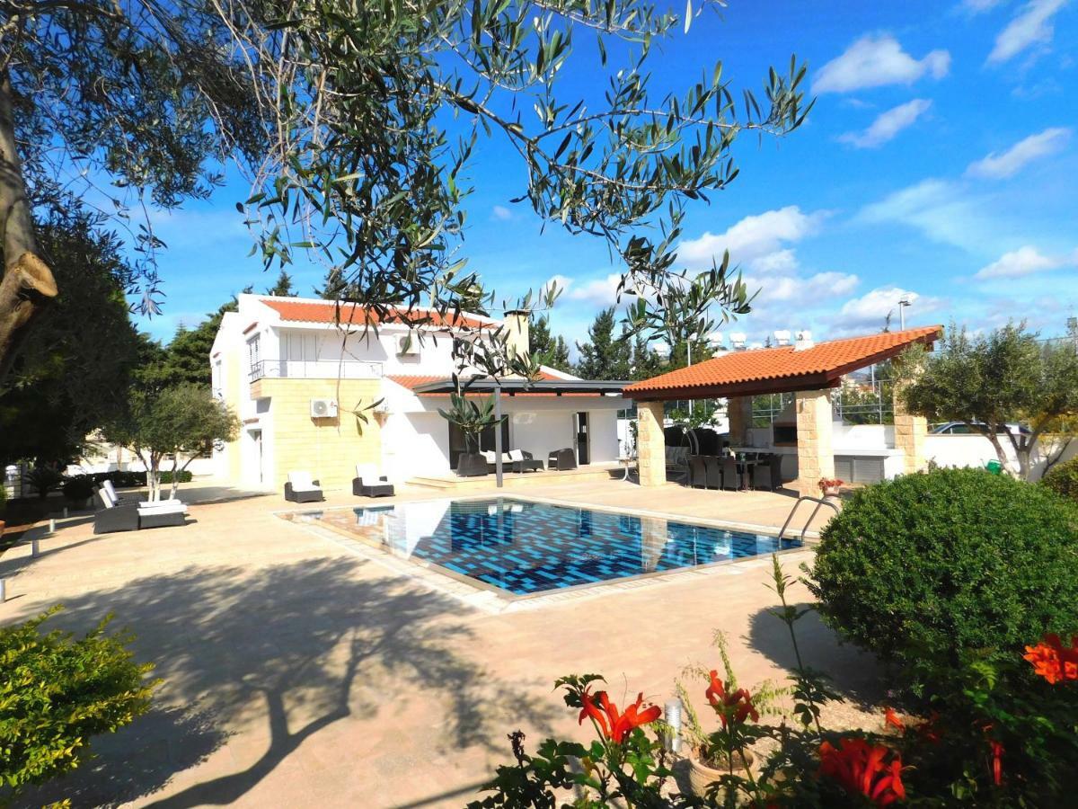 6 Bdr Villa With Tennis Court Paphos 外观 照片
